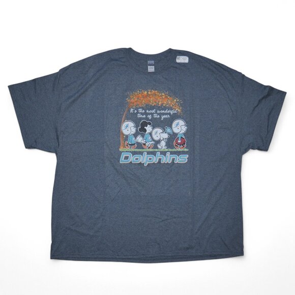 Miami Dolphins T-Shirt Men's Size 5XL Peanuts Snoopy Gang Fall Ball Football NEW - Picture 2 of 4